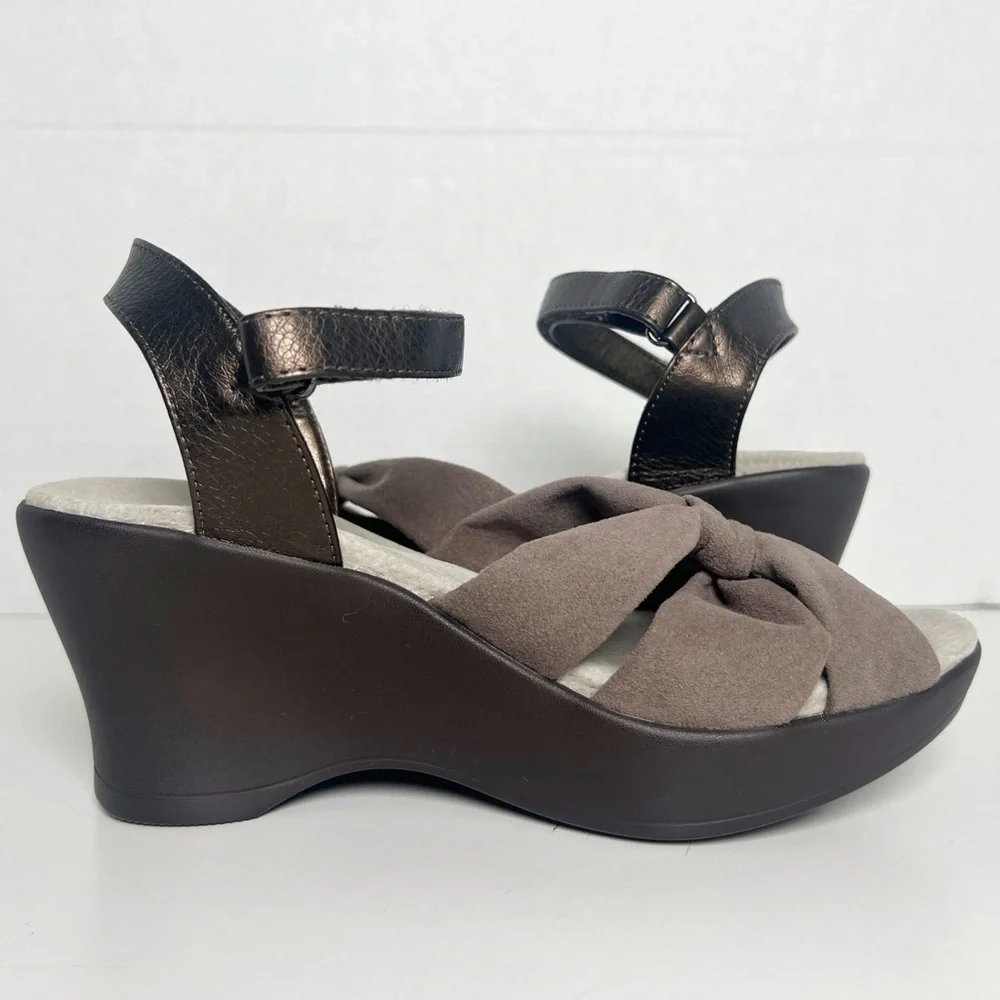 •AKAISHI• Miwa Open Toe Ankle‎ Strap Wedge Sandal in Cocoa Brown Size 6